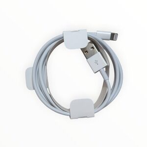 Oo8-Poly‎ Apple MUQW3AM/A 3.3 Foot Lighting to USB Cable - White (Open Box)